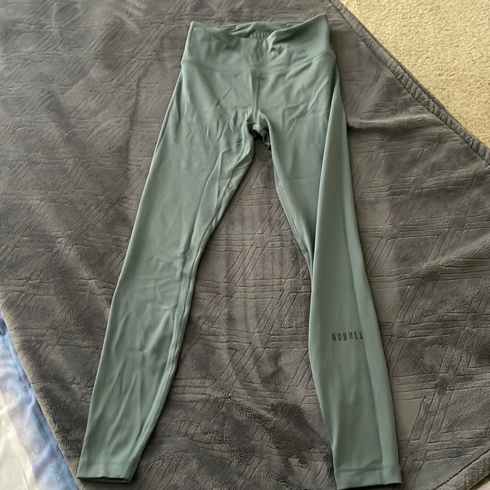 Barely worn NOBULL high rise sleek tight